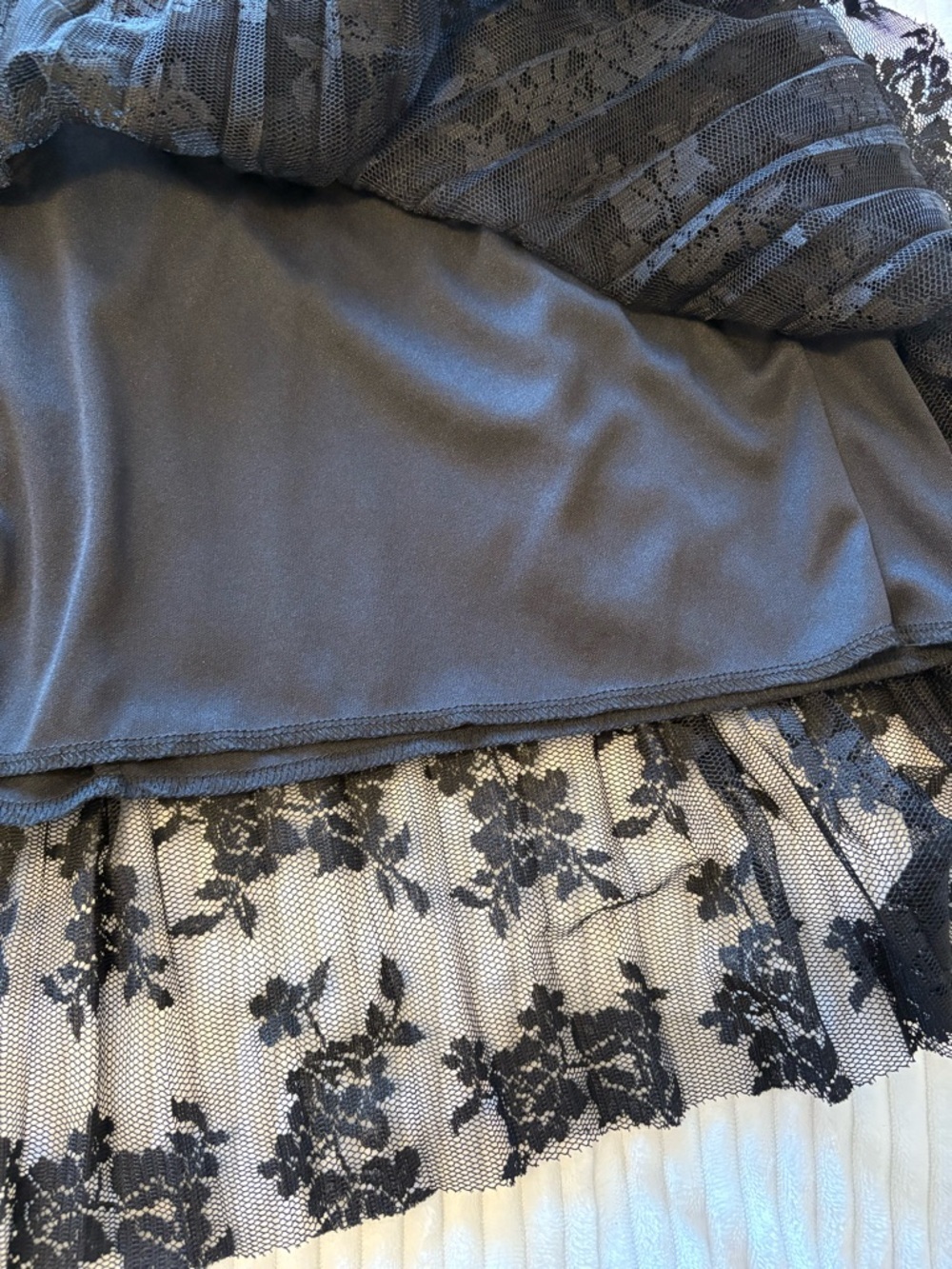 Black Lace Pleated Midi Skirt Sheer Floral Overlay Elastic Waist Size Medium - Picture 5 of 7